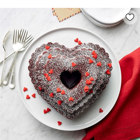 Williams Sonoma heart shaped baking pan never used with original